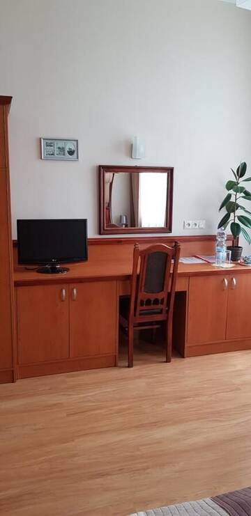 Фото номера Улучшенный двухместный номер с 1 кроватью Отель Hotelik City г. Гнезно 4