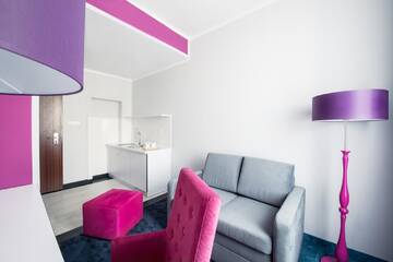 Фото номера Стандартный номер с 2 односпальными кроватями и диваном Отель Ibis Styles Gniezno Stare Miasto г. Гнезно 6