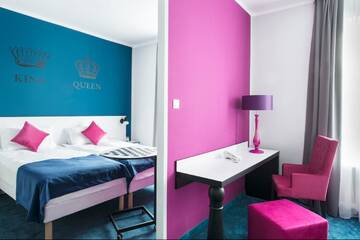 Фото номера Стандартный номер с 2 односпальными кроватями и диваном Отель Ibis Styles Gniezno Stare Miasto г. Гнезно 3